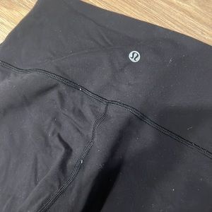 Lululemon Wunder Under size 6